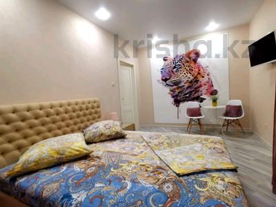 1-комнатная квартира, 35 м² посуточно, Абдирова Гоголя за 10 000 〒 в Караганде, Казыбек би р-н