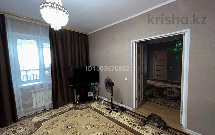 2-бөлмелі пәтер · 64 м² · 7/9 қабат, 10 микрорайон 24, бағасы: 23 млн ₸ в Аксае — фото 2