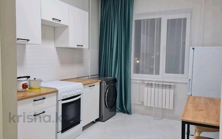 1-комнатная квартира · 40 м² · 5/9 этаж, мкр Аксай-4 — Саина Жубанова за 200 000 ₸ в Алматы, Ауэзовский р-н — фото 2
