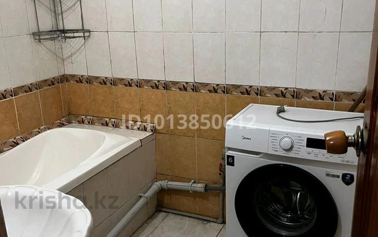 2-бөлмелі пәтер · 70 м² · 4/4 қабат, С.Ерубаева / 1 мкр 23 — Ш.Айманова және С. Ерубаева қиылысы, бағасы: 10 млн ₸ в Туркестане — фото 2
