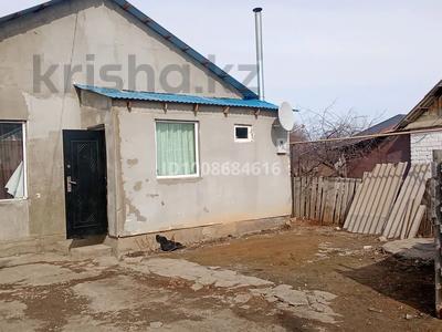 Жеке үй · 5 бөлме · 100 м² · 8 жүзд., 1 ш/а, Гиолог 1 70 — Гипер анвар, бағасы: 13 млн ₸ в Актобе, мкр 5