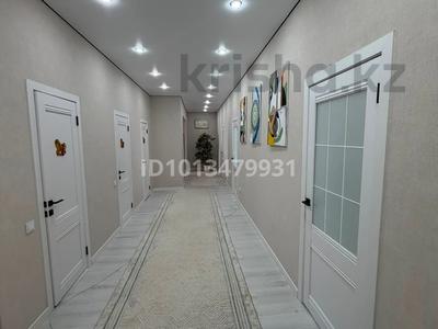 3-комнатная квартира · 140 м² · 7/7 этаж, 29а мкр 74 — За поликлиника Сеним за 38 млн ₸ в Актау