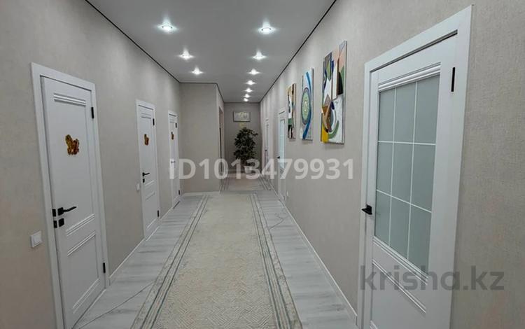 3-бөлмелі пәтер · 140 м² · 7/7 қабат, 29а ш/а. 74 — За поликлиника Сеним, бағасы: 38 млн ₸ в Актау, 29а мкр — фото 2