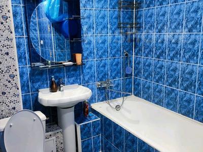 2-комнатная квартира · 48 м² · 3/5 этаж, Курмангазы — Нариманова за 150 000 〒 в Уральске, мкр Школьник