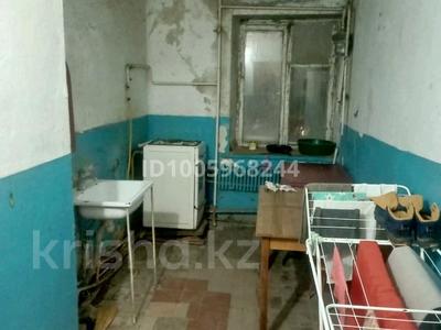 1-комнатная квартира · 7.7 м² · 4/5 этаж, мкр 8 72 — Гришина за 1.7 млн 〒 в Актобе