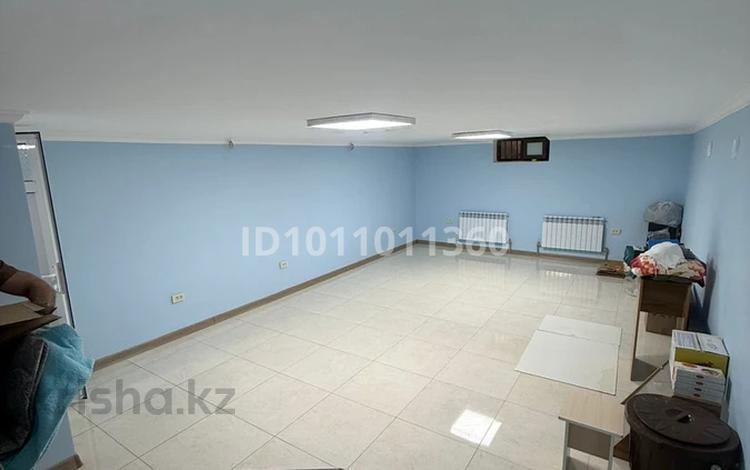Свободное назначение, магазины и бутики, склады · 40 м² за 200 000 ₸ в Шымкенте, Енбекшинский р-н — фото 3