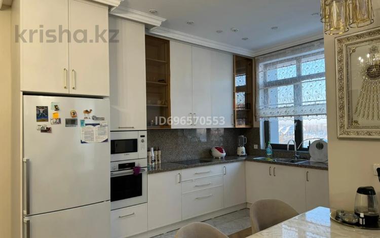4-комнатная квартира · 155 м², Жумекен Нажимеденов 2 за 180 млн 〒 в Астане, Алматы р-н — фото 2