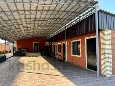 Продажа домов и дачи в Алматинской обл.: Отдельный дом · 8 комнат · 260 м² · 10 сот., Отеген Батыра бывшая Совхозная 94 — Альжан Ана бывшая Мира за 105 млн 〒 Отдельный дом · 8 комнат · 260 м² · 10 сот., Отеген Батыра бывшая Совхозная 94 — Альжан Ана бывшая Мира за 105 млн 〒 в Шамалгане