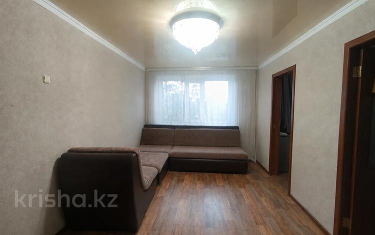 3-комнатная квартира · 62 м² · 1/5 этаж, Пришахтинск, 21й микрорайон 5 за 14.9 млн ₸ в Караганде, Алихана Бокейханова р-н — фото 2
