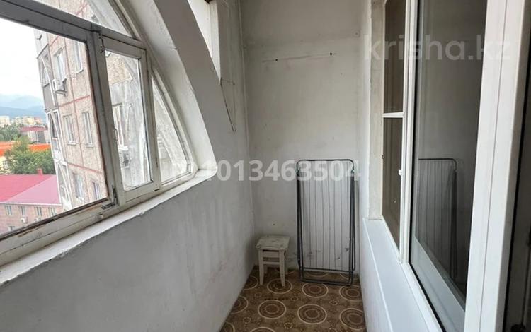 2-комнатная квартира · 55 м² · 8/9 этаж, мкр Жетысу-2 10 за 42 млн ₸ в Алматы, Ауэзовский р-н — фото 2