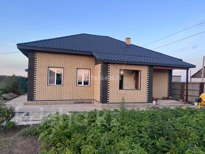 Отдельный дом · 4 комнаты · 105 м² · 10 сот., Южная за 35 млн 〒 в Аксу