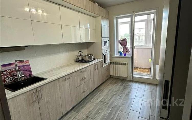 1-комнатная квартира, 43 м², 5/9 этаж, Жандосова за 35 млн 〒 в Алматы, Бостандыкский р-н — фото 2