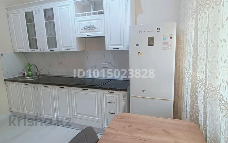 1-комнатная квартира · 40 м² · 1/13 этаж, 16-й мкр , 16-ш/а. 84 за 13 000 ₸ в Актау — фото 2
