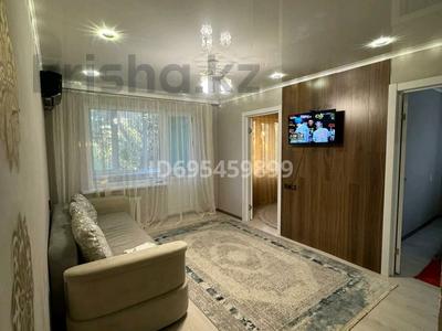 3-бөлмелі пәтер · 72 м² · 2 қабат, Исаева 83/1 — Галактики, бағасы: 30 000 ₸ в Уральске, мкр Школьник
