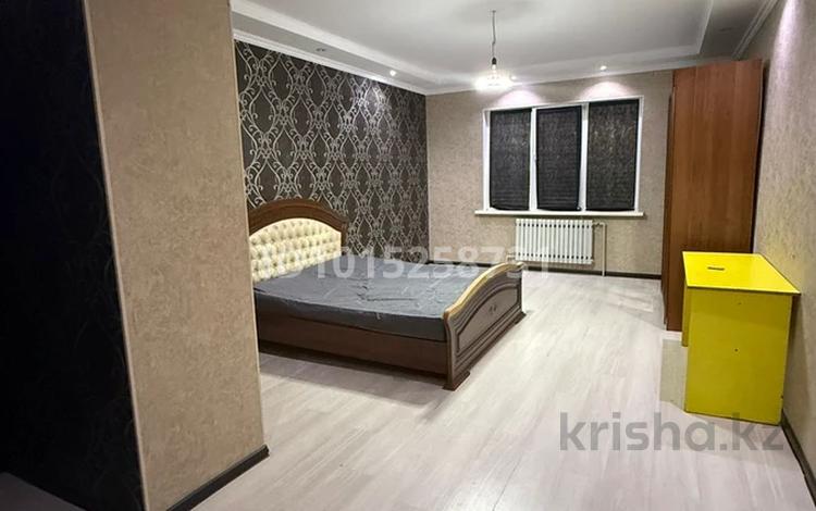 3-комнатная квартира · 110 м² · 11/16 этаж, мкр Шугыла, Жуалы 18 за 300 000 ₸ в Алматы, Наурызбайский р-н — фото 2