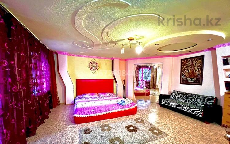 1-комнатная квартира · 42 м² · 5/5 этаж, мкр Новый Город 56 — Нуркена абдирова за 15 000 ₸ в Караганде, Казыбек би р-н — фото 2