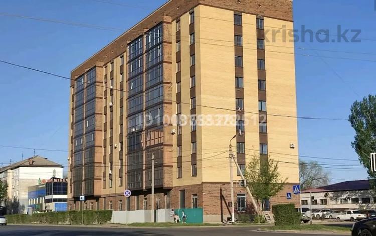 2-бөлмелі пәтер · 70.2 м² · 8/9 қабат, Громовой 16 — Ул.Абулхаир хана, бағасы: 30 млн ₸ в Уральске — фото 2