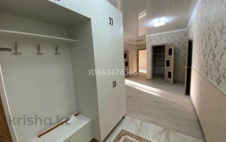 3-бөлмелі пәтер, 117 м², 3 қабат ай сайын, мкр. Батыс-2 10 г, бағасы: 250 000 〒 в Актобе, мкр. Батыс-2 — фото 2