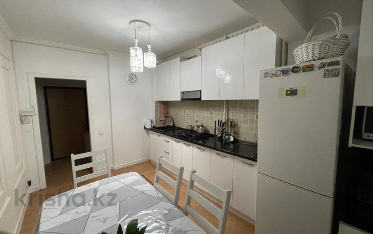 2-бөлмелі пәтер · 60 м² · 3/5 қабат, мкр Нурсая, Таумуш жумагалиева 54 — Таумуш жумагалиева, бағасы: 25 млн ₸ в Атырау — фото 2