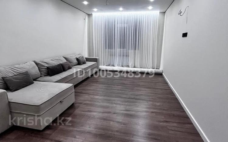 2-комнатная квартира · 73 м² · 7/9 этаж, мкр Кокжиек, Жолымбет 42/5 за 270 000 ₸ в Алматы, Жетысуский р-н — фото 2