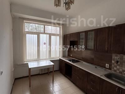 4-комнатная квартира · 145 м² · 1/3 этаж, мкр Кокмайса (Дорожник) 6 за 500 000 ₸ в Алматы, Жетысуский р-н