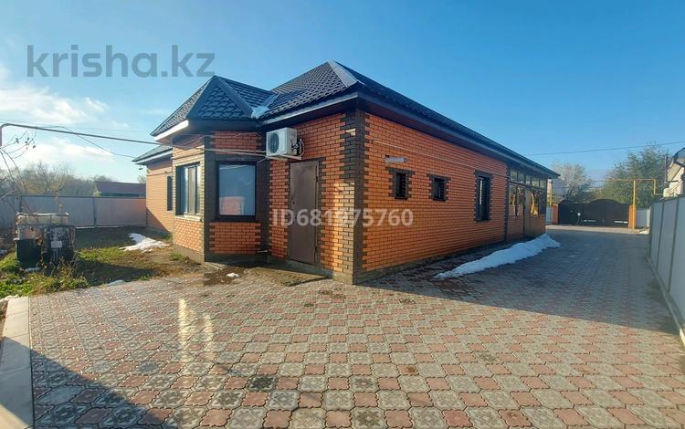 Отдельный дом • 4 комнаты • 200 м² • 12 сот., Смагулова 7 за 47 млн 〒 в Мичуринское — фото 2