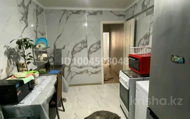 3-комнатная квартира · 60 м² · 1/5 этаж, Чайковский 1 — Школа 198,140,аптеки,магазины,банкоматы за 18 млн ₸ в  — фото 2