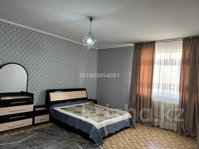 2-комнатная квартира · 100 м² · 2/2 этаж, 4-й микрорайон, 4-й микрорайон 56 — Рядом магазин Райхан, аптека Батыр Фарм за 150 000 ₸ в Шымкенте, Туран р-н