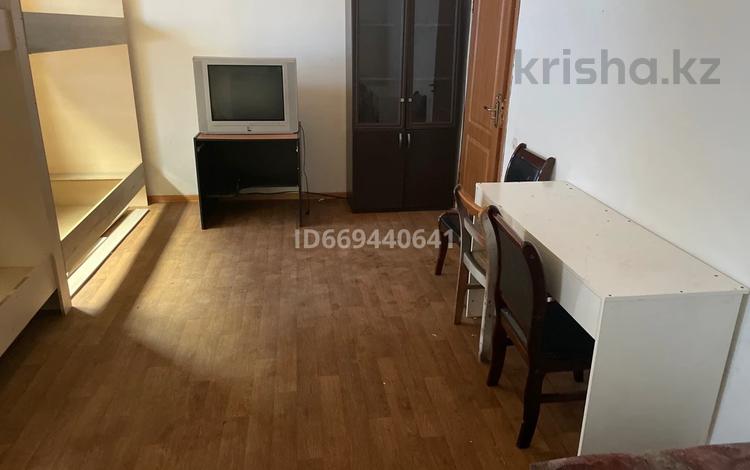 1 бөлме · 50 м² · 2/2 қабат, Республики 64/1, бағасы: 60 000 ₸ в Астане, Сарыарка р-н — фото 5