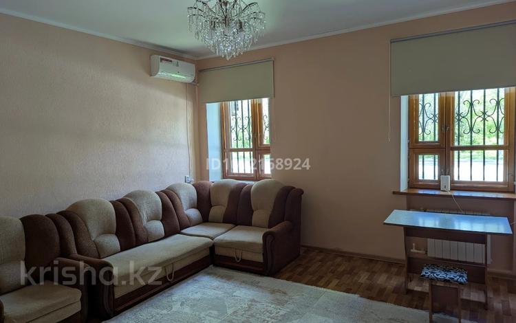 3-комнатная квартира · 64.2 м² · 1/2 этаж, мкр Жилгородок 24 за 18 млн ₸ в Актобе — фото 2