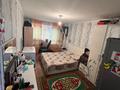 2-бөлмелі пәтер · 48.2 м² · 3/5 қабат, 4 а 1 а 54 — Продаётся просторная и тёплая 2-комнатная квартира в отличном районе в Старом городе. -Большие комнаты, удобная планировка -Пластиковые окна, новая сантехника, счётчики -Пол линолеум -Балкон/трубы пластиковые -Остаются встроенный кухонный гарнитур и титан на 80 л. -Чистый и ухоженный подъезд, тихий двор -Окна выходят на 2 стороны -Рядом школа, магазины, остановки и вся необходимая инфраструктура Квартира очень тёплая зимой, комфортная и уютная. Без долгов и обременений., бағасы: 6.7 млн ₸ в Темиртау — фото 9