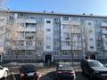 2-бөлмелі пәтер · 48.2 м² · 3/5 қабат, 4 а 1 а 54 — Продаётся просторная и тёплая 2-комнатная квартира в отличном районе в Старом городе. -Большие комнаты, удобная планировка -Пластиковые окна, новая сантехника, счётчики -Пол линолеум -Балкон/трубы пластиковые -Остаются встроенный кухонный гарнитур и титан на 80 л. -Чистый и ухоженный подъезд, тихий двор -Окна выходят на 2 стороны -Рядом школа, магазины, остановки и вся необходимая инфраструктура Квартира очень тёплая зимой, комфортная и уютная. Без долгов и обременений., бағасы: 6.7 млн ₸ в Темиртау — фото 7