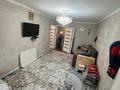 2-бөлмелі пәтер · 48.2 м² · 3/5 қабат, 4 а 1 а 54 — Продаётся просторная и тёплая 2-комнатная квартира в отличном районе в Старом городе. -Большие комнаты, удобная планировка -Пластиковые окна, новая сантехника, счётчики -Пол линолеум -Балкон/трубы пластиковые -Остаются встроенный кухонный гарнитур и титан на 80 л. -Чистый и ухоженный подъезд, тихий двор -Окна выходят на 2 стороны -Рядом школа, магазины, остановки и вся необходимая инфраструктура Квартира очень тёплая зимой, комфортная и уютная. Без долгов и обременений., бағасы: 6.7 млн ₸ в Темиртау — фото 6