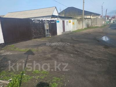 Отдельный дом · 4 комнаты · 90 м² · 8.5 сот., Капал 27 — Район Таксопарка, пересечение улиц Г. Байтасова и Капал Батыра за 30 млн 〒 в Таразе