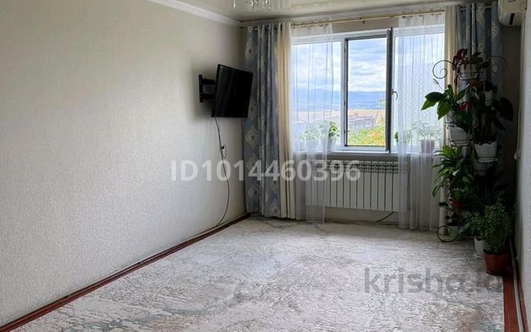 2-комнатная квартира · 49 м² · 5/5 этаж, 1 мкр 43 8 за 15 млн ₸ в Ленгере — фото 2