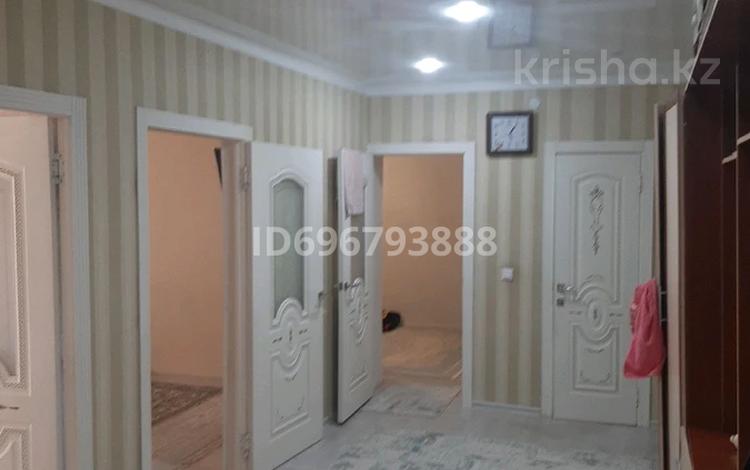 3-комнатная квартира · 94 м² · 4/5 этаж, 6 мкр 8 за 25 млн ₸ в Жанаозен — фото 2