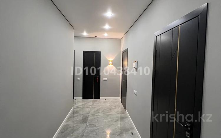 2-комнатная квартира · 71.6 м² · 2/9 этаж, мкр Нурсая, Елорда 6/5 за 300 000 ₸ в Атырау — фото 2