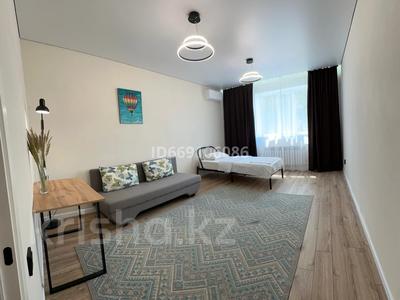 3-комнатная квартира · 100 м² · 1/9 этаж, Молдавская — 100% фото! CITY CENTER , командировочные документы за 25 000 〒 в Уральске