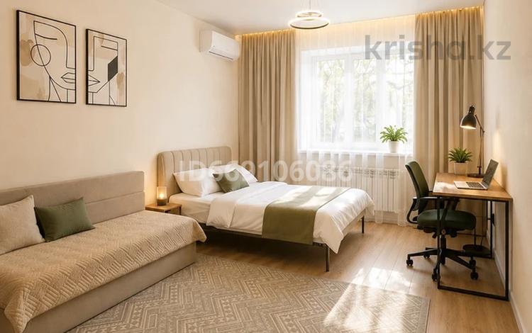 3-комнатная квартира · 100 м² · 1/9 этаж, Молдавская — 2 кровати , 2 дивана , кондиционер за 30 000 ₸ в Уральске — фото 66