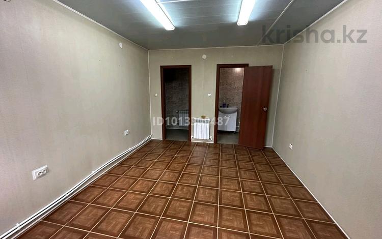 Кеңселер, дүкендер мен бутиктер, сұлулық салондары · 18 м², бағасы: 55 000 ₸ в Аксае — фото 2