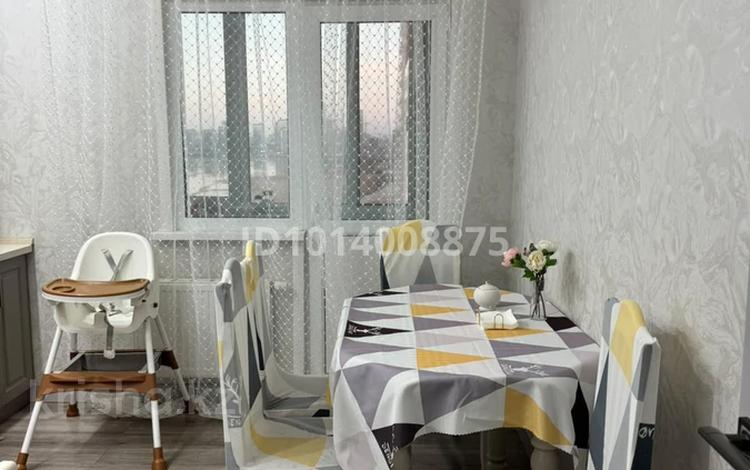3-комнатная квартира · 72.3 м² · 7/12 этаж, Казыбек би 11/1 за 350 000 ₸ в Астане, Нура р-н — фото 2