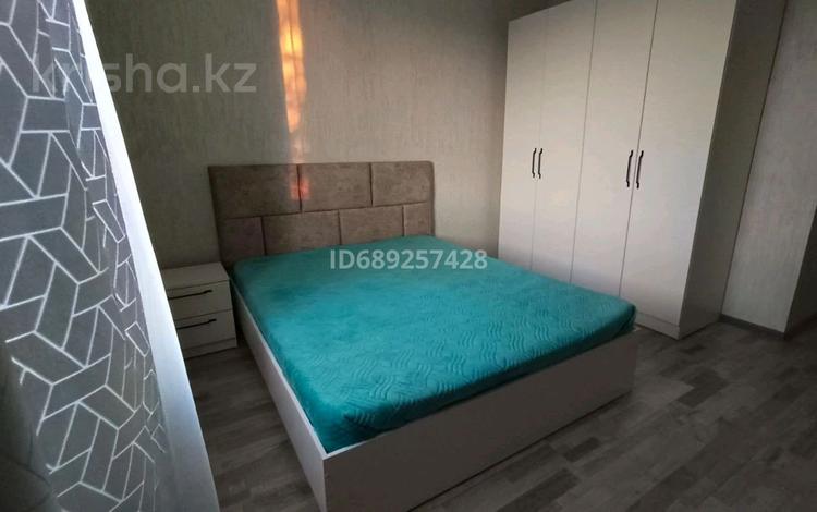 2-бөлмелі пәтер, 80 м², 1 қабат тәулігіне, Микрорайон Каратал 17 B, бағасы: 8 000 〒 в Талдыкоргане, Каратал — фото 2