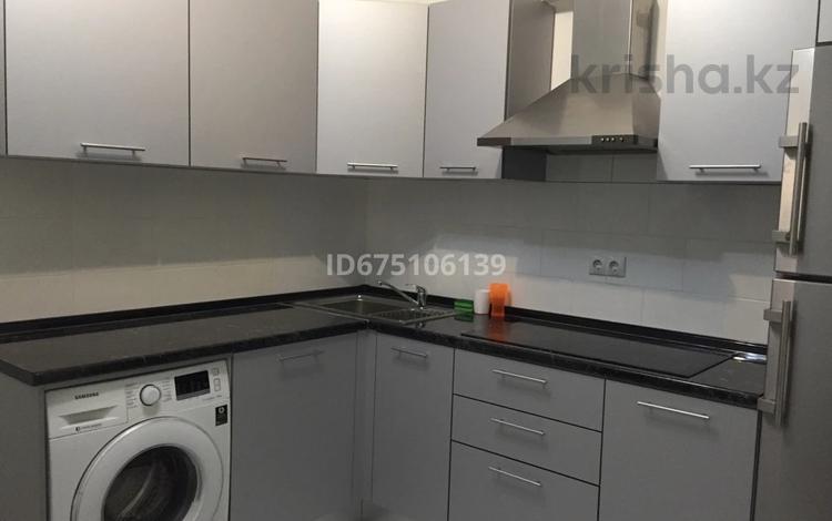 3-бөлмелі пәтер · 70.4 м² · 6/12 қабат, мкр Акбулак, Дарабоз 15, бағасы: 300 000 〒 в Алматы, Алатауский р-н — фото 2