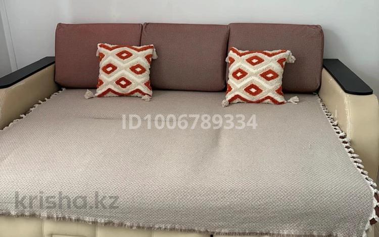 2-комнатная квартира · 68 м² · 8/14 этаж, мкр 11, Аз-Наурыз 144 за 15 000 〒 в Актобе — фото 2