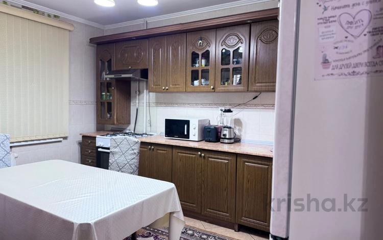 3-комнатная квартира · 67.2 м² · 3/9 этаж, мкр 12 26 за 22.5 млн ₸ в Актобе — фото 2