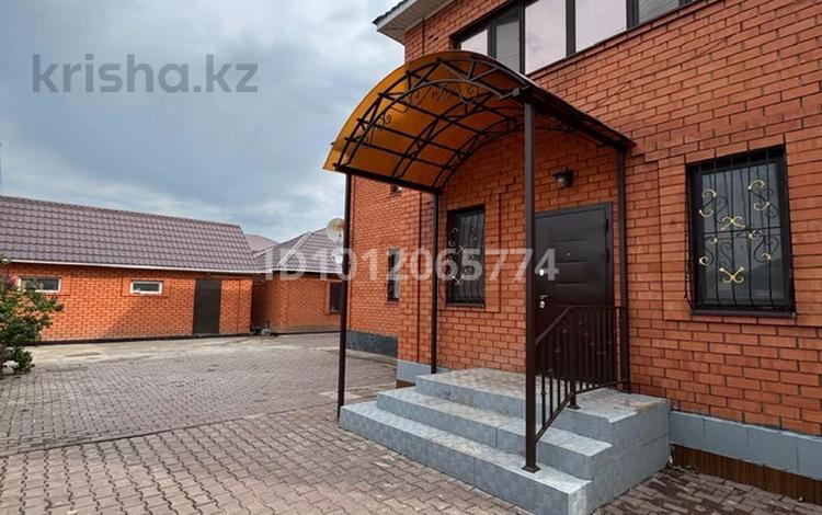 Отдельный дом · 7 комнат · 268 м² · 11 сот., ул. Аламан 17 за 70 млн ₸ в Актобе — фото 2