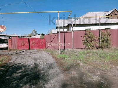 Часть дома · 3 комнаты · 56 м² · 10 сот., Тынышпаева 100 — Автовокзал, можно под бизнес, сто,мойка за 15 млн 〒 в Талдыкоргане, мкр Болашак