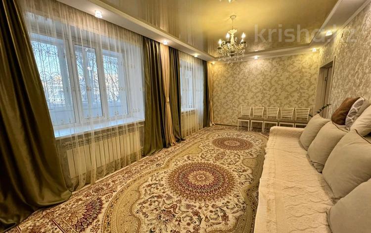 3-комнатная квартира, 100 м², 1/5 этаж, мкр Строитель