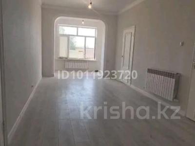 Отдельный дом · 4 комнаты · 250 м² · 10 сот., ул. Акжол 16 за 37.5 млн ₸ в Шымкенте, Каратауский р-н