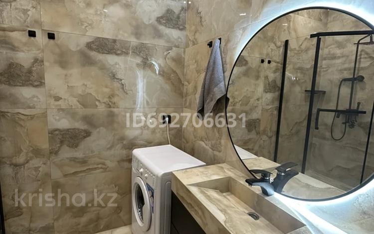 2-комнатная квартира · 78 м² · 4/8 этаж, мкр Кадыра Мырза-Али, 5 мкрн 16 за 360 000 ₸ в Уральске — фото 2